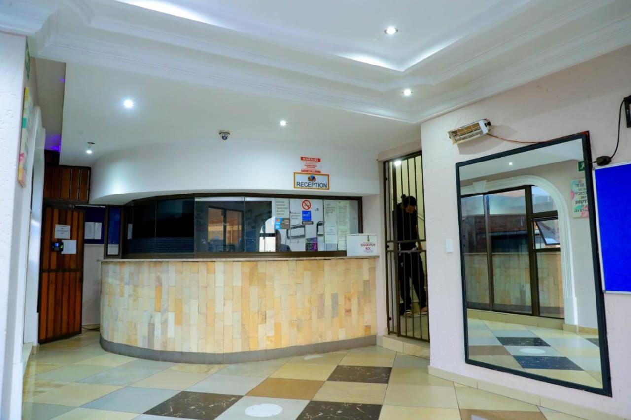 Yeoville Hotel Йоханесбург Екстериор снимка