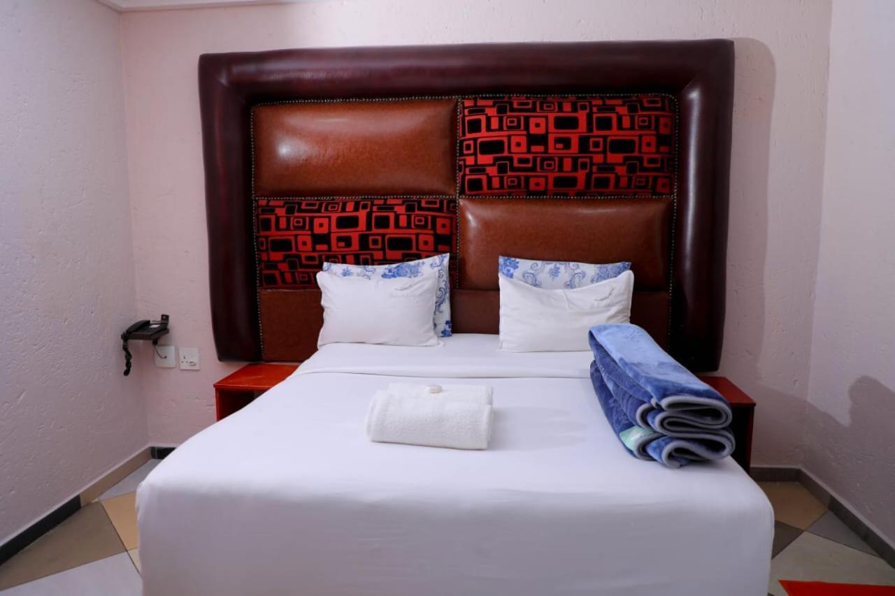 Yeoville Hotel Йоханесбург Екстериор снимка